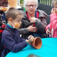 Rencontres intergénérationnelles à la Résidence Les Essentielles En partenariat avec le Comité des fêtes de l'Isle-Adam et le Centre de loisirs Rencontres intergénérationnelles à la Résidence Les Essentielles En partenariat avec le Comité des fêtes de l'Isle-Adam et le Centre de loisirs